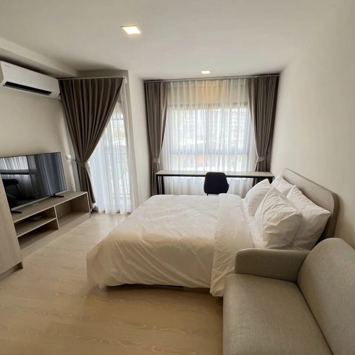 คอนโดมิเนียม ดีคอนโด ชายน์ รังสิต ยูนิตที่ 020226 ทิศใต้ แบบห้องเป็นสัดส่วน<br> ห้องครัวกั้น ห้องนอนรับวิว ลมดี ขายพร้อมผู้เช่า