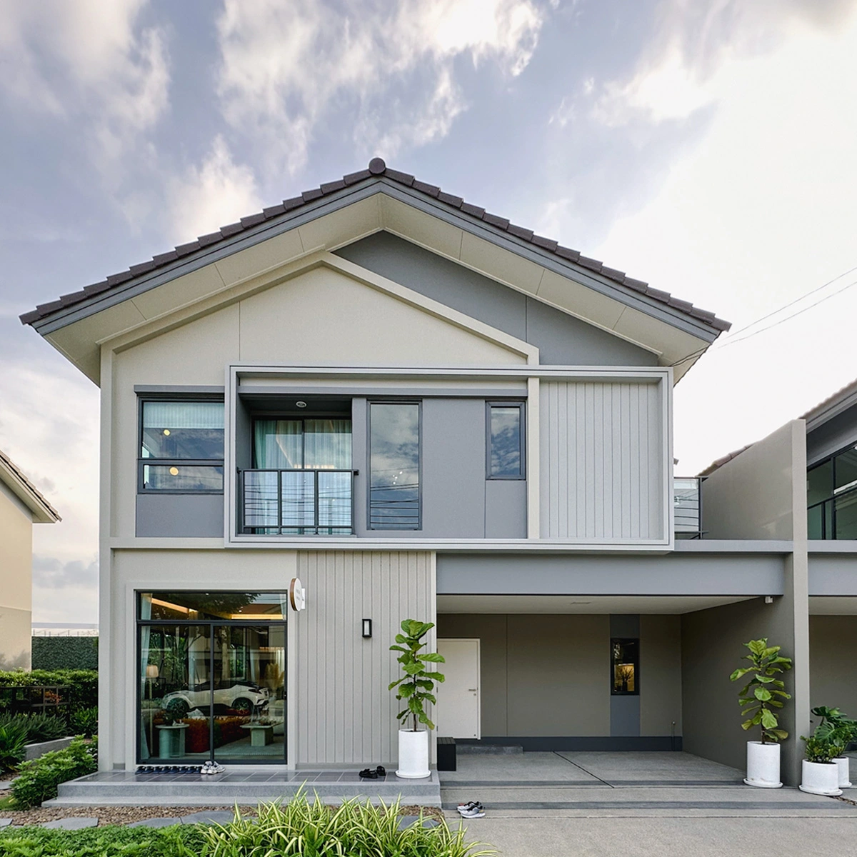 บ้านเดี่ยว ฮาบิเทีย พราวด์ ประชาอุทิศ 72 เลขที่ 333/31 ทิศเหนือ บ้านตัวอย่าง  <br>หน้าโครงการ ใกล้คลับเฮาส์