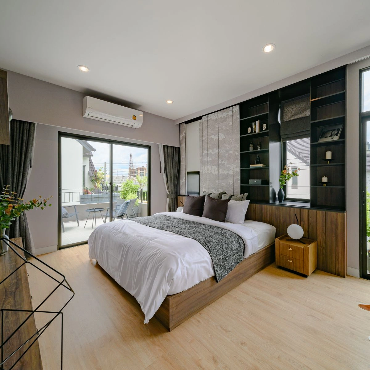 บ้านเดี่ยว สราญสิริ บางนา เลขที่ 999/18 ทิศเหนือ *บ้านตัวอย่าง*<br> โซนหน้าโครงการ