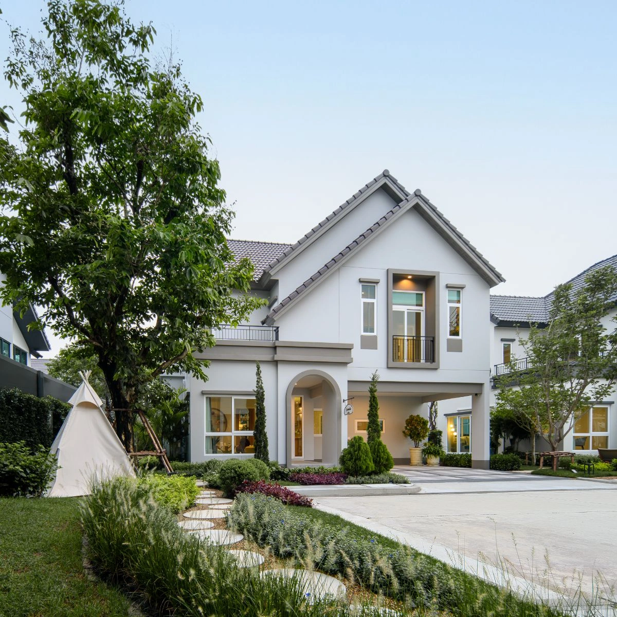 บ้าน สราญสิริ จตุโชติ เลขที่ 999/27 ทิศใต้ ใกล้คลับเฮาส์