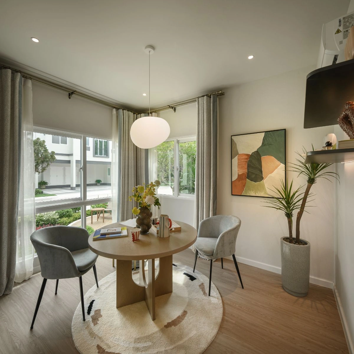 บ้าน สราญสิริ จตุโชติ เลขที่ 999/36 ทิศใต้ ใกล้คลับเฮาส์