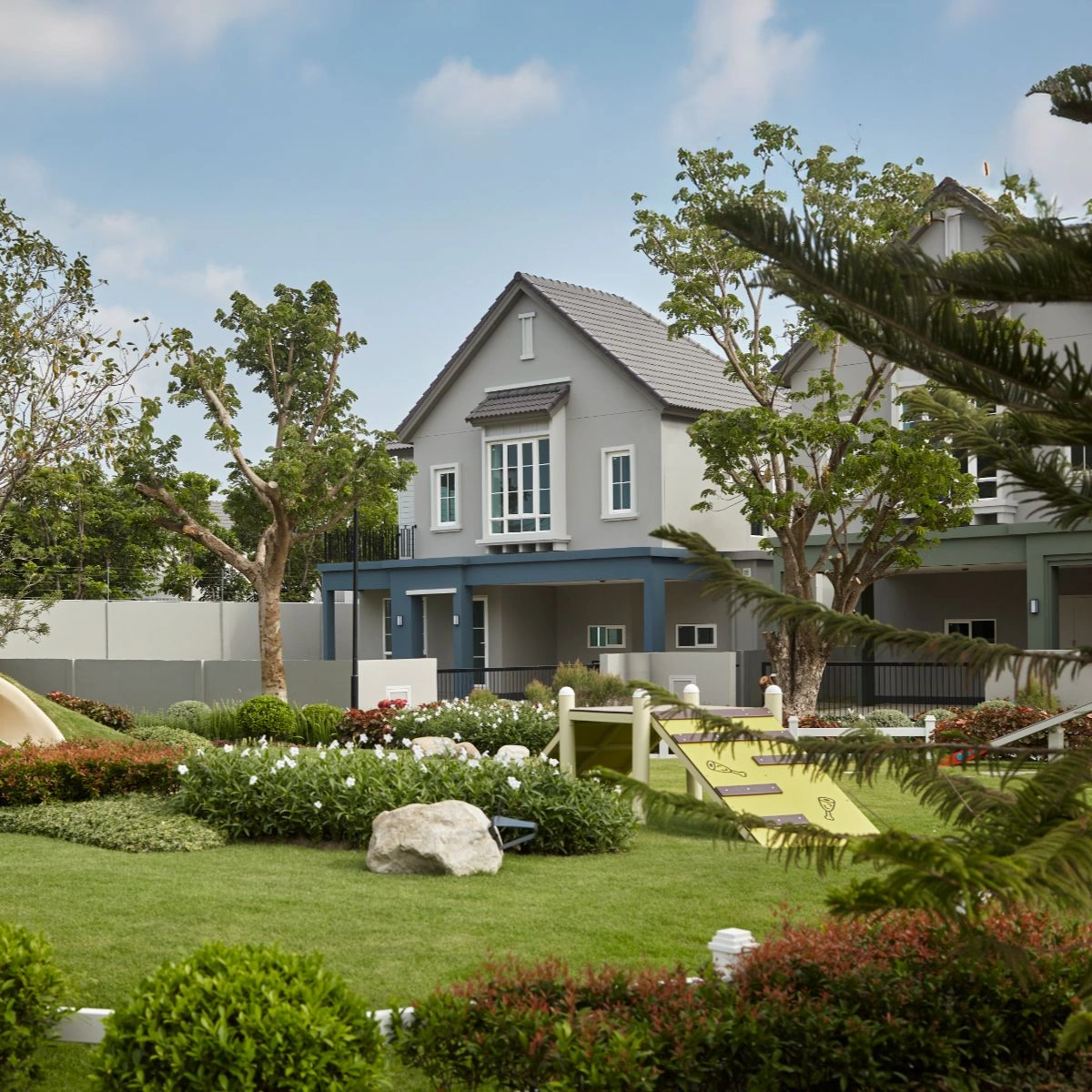 บ้าน สราญสิริ ศรีนครินทร์ - แพรกษา เลขที่ 188/32 ทิศใต้ เฟสใหม่ ใกล้คลับเฮาส์ สระว่ายน้ำ สวนส่วนกลาง