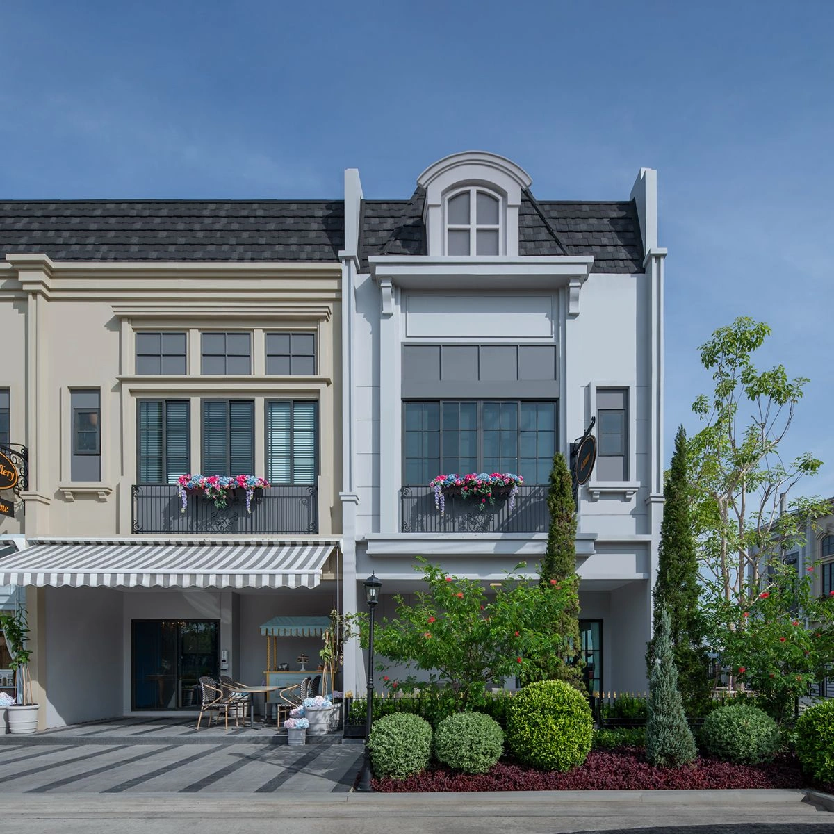 ทาวน์โฮม สิริ เพลส เมกาบางนา เลขที่ 999/8 ทิศตะวันออก *บ้านตัวอย่าง*<br> แปลงมุม ใกล้สวน วิวทะเลสาบ