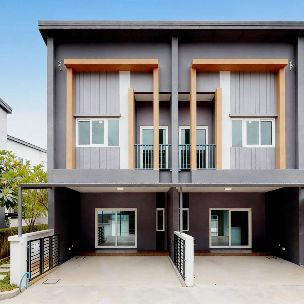 ทาวน์โฮม ทาวน์ อเวนิว สองแคว - พิษณุโลก เลขที่ 199/165 ทิศใต้ แปลงมุม ที่ดินใหญ่