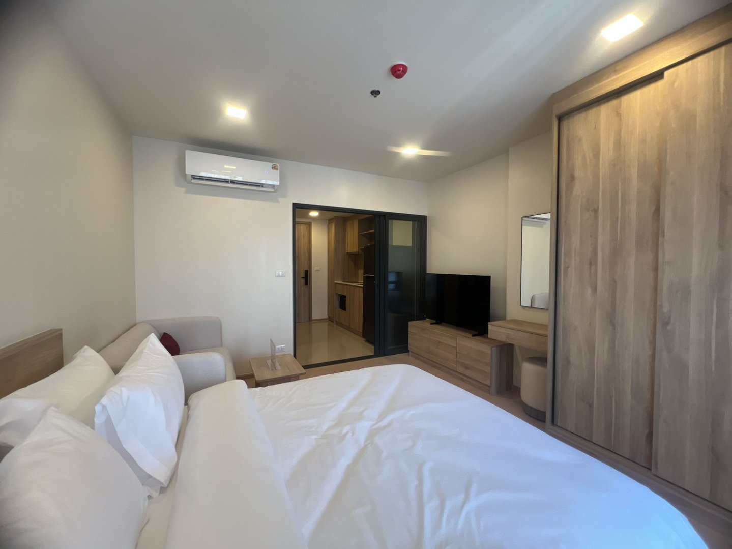 เดอะ เบส เออร์เบิน พระราม 9 012211