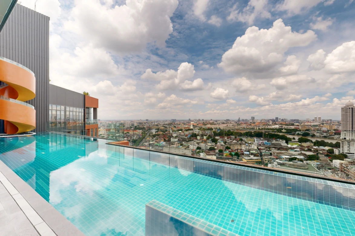 22nd Floor : - SKY BAR - SWIMMING POOL- FITNESS