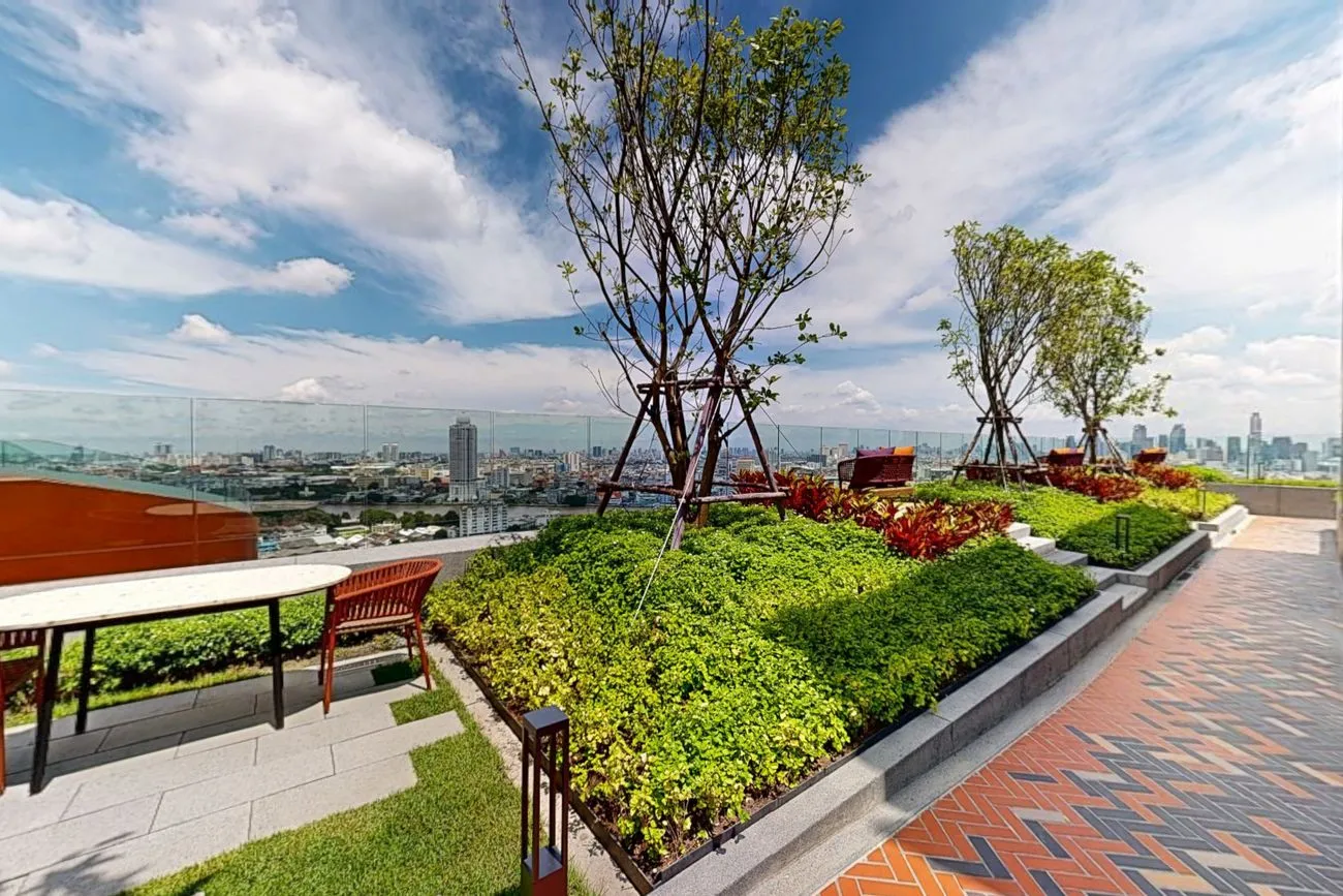 ROOFTOP : RIVERVIEW DECK -PARTY TERRACE -CITY VIEW SEATING - OUTDOOR GYM