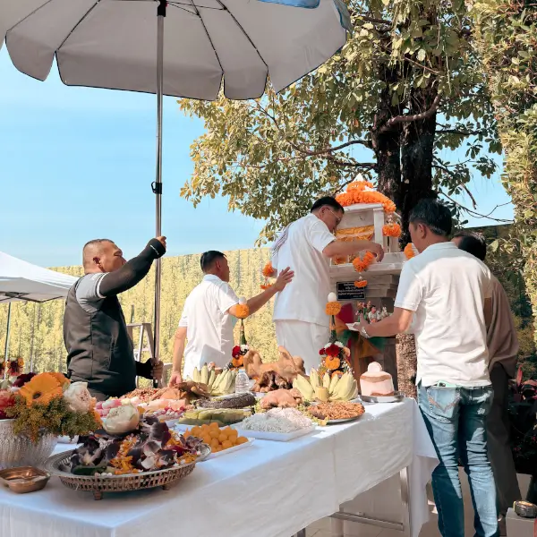 ภาพอาจารย์พิชัย ขณะทำพิธีตั้งศาล