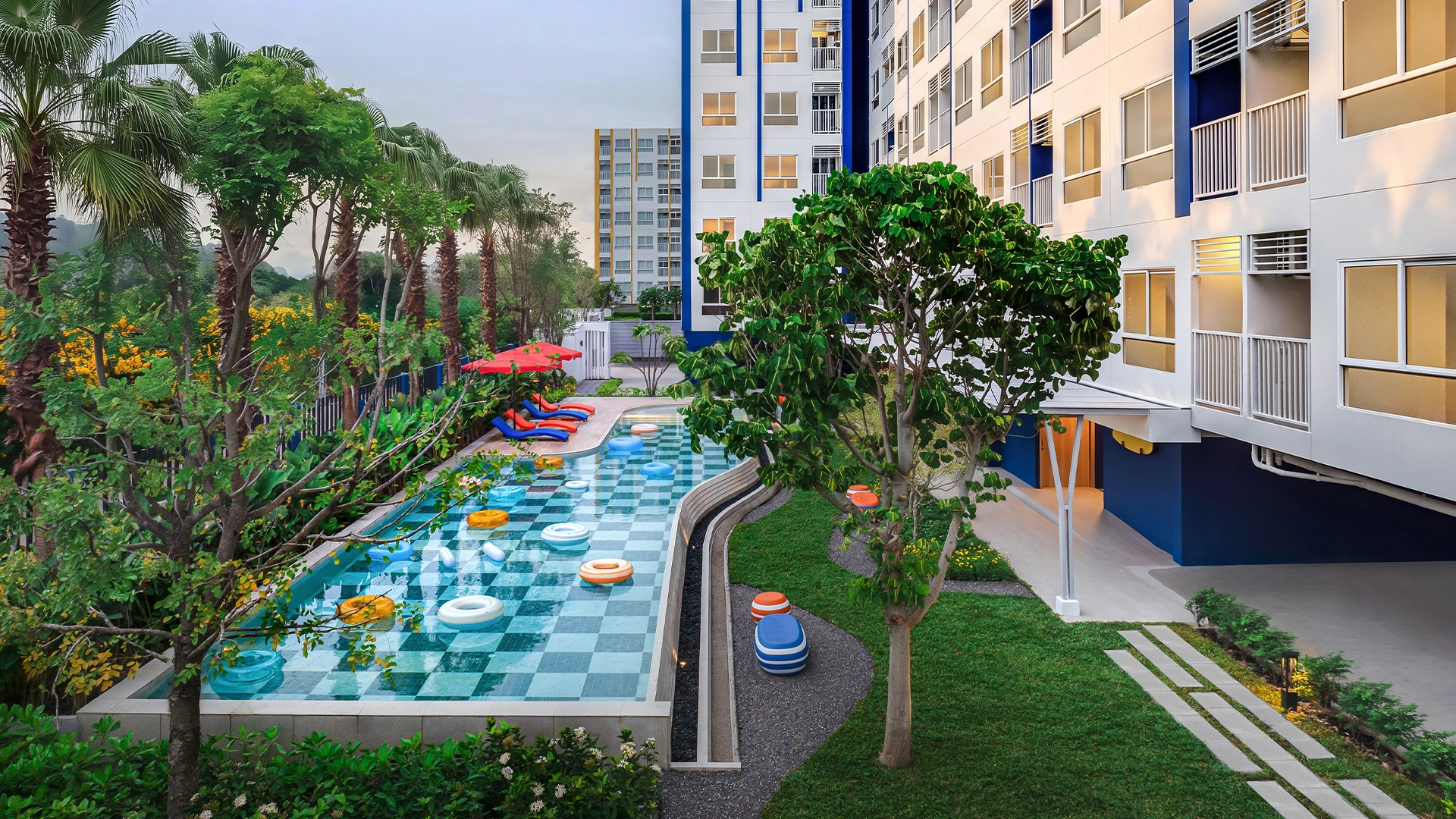 Swimming pool