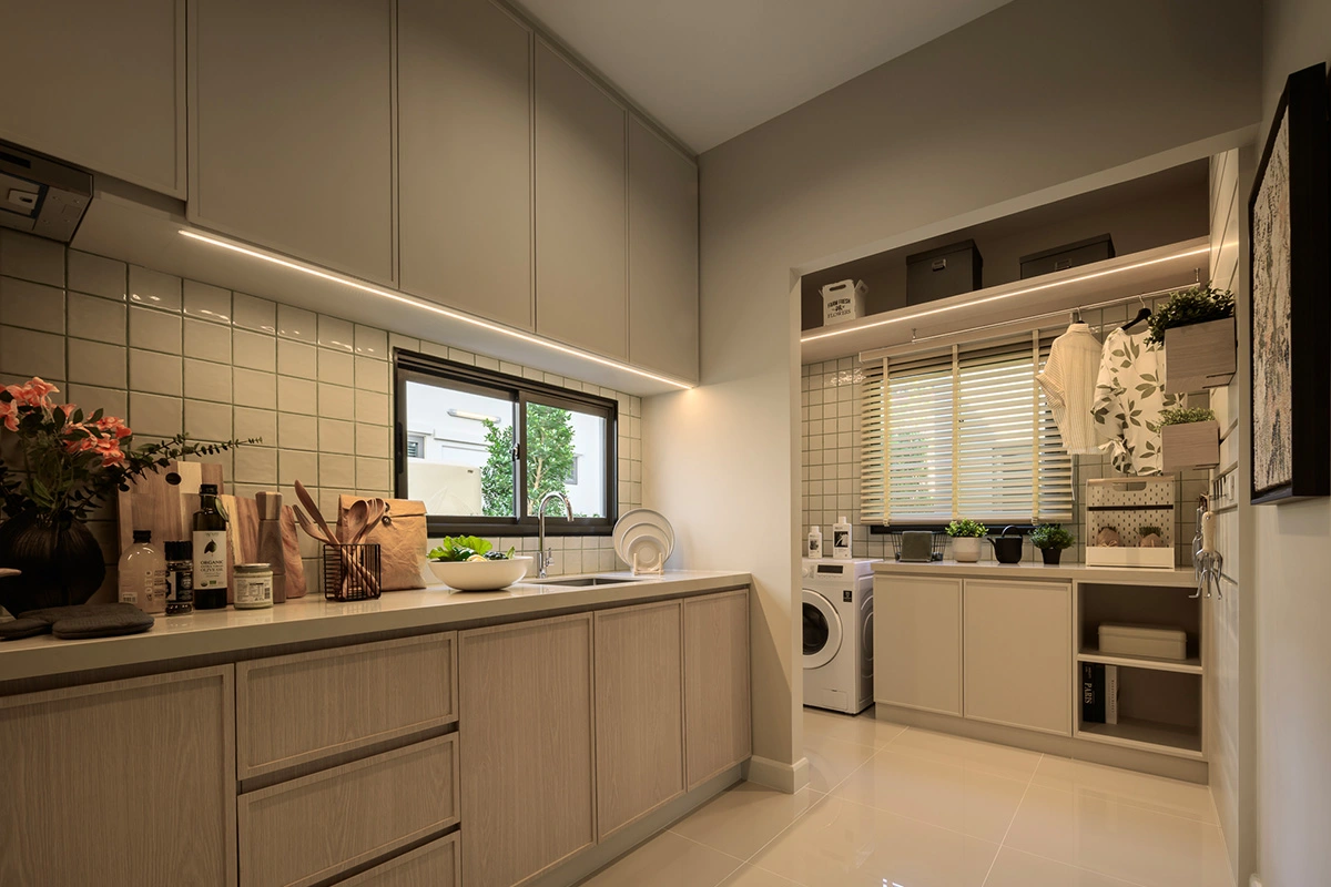 อณาสิริ รัตนาธิเบศร์