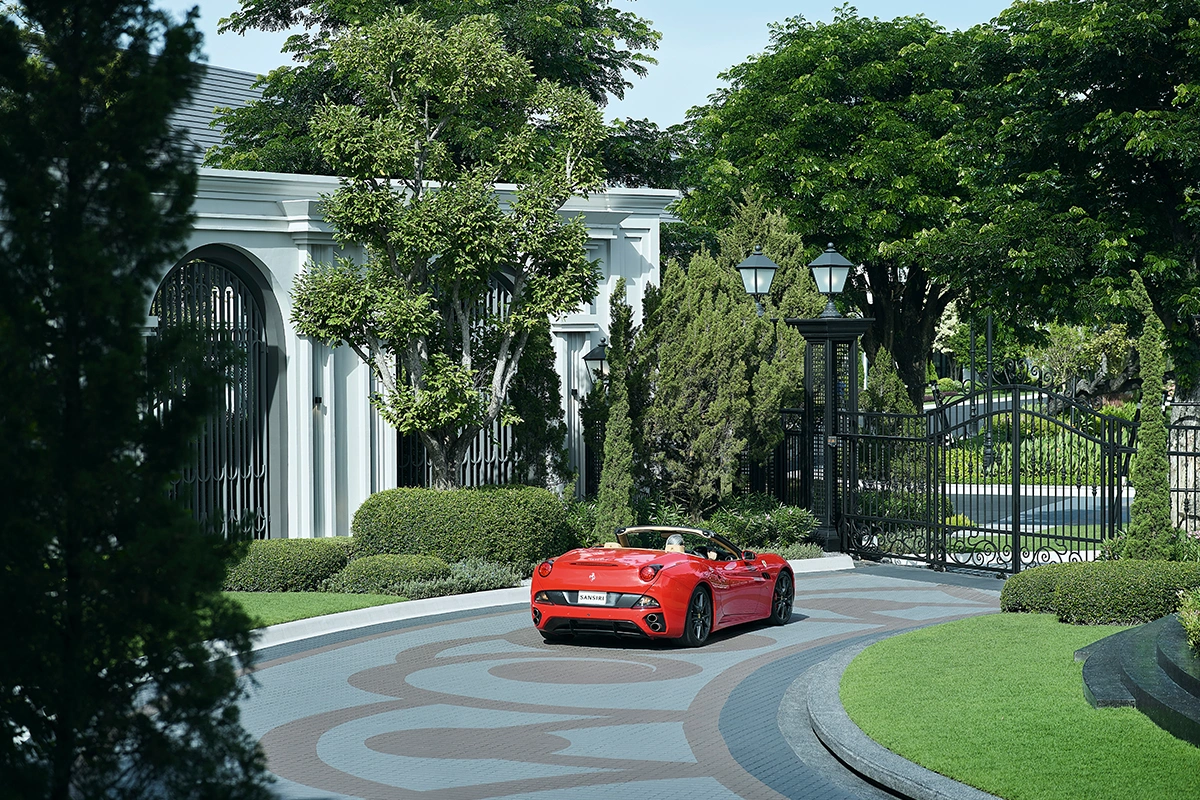 Narasiri Victoire Krungthep Kreetha Main Gate