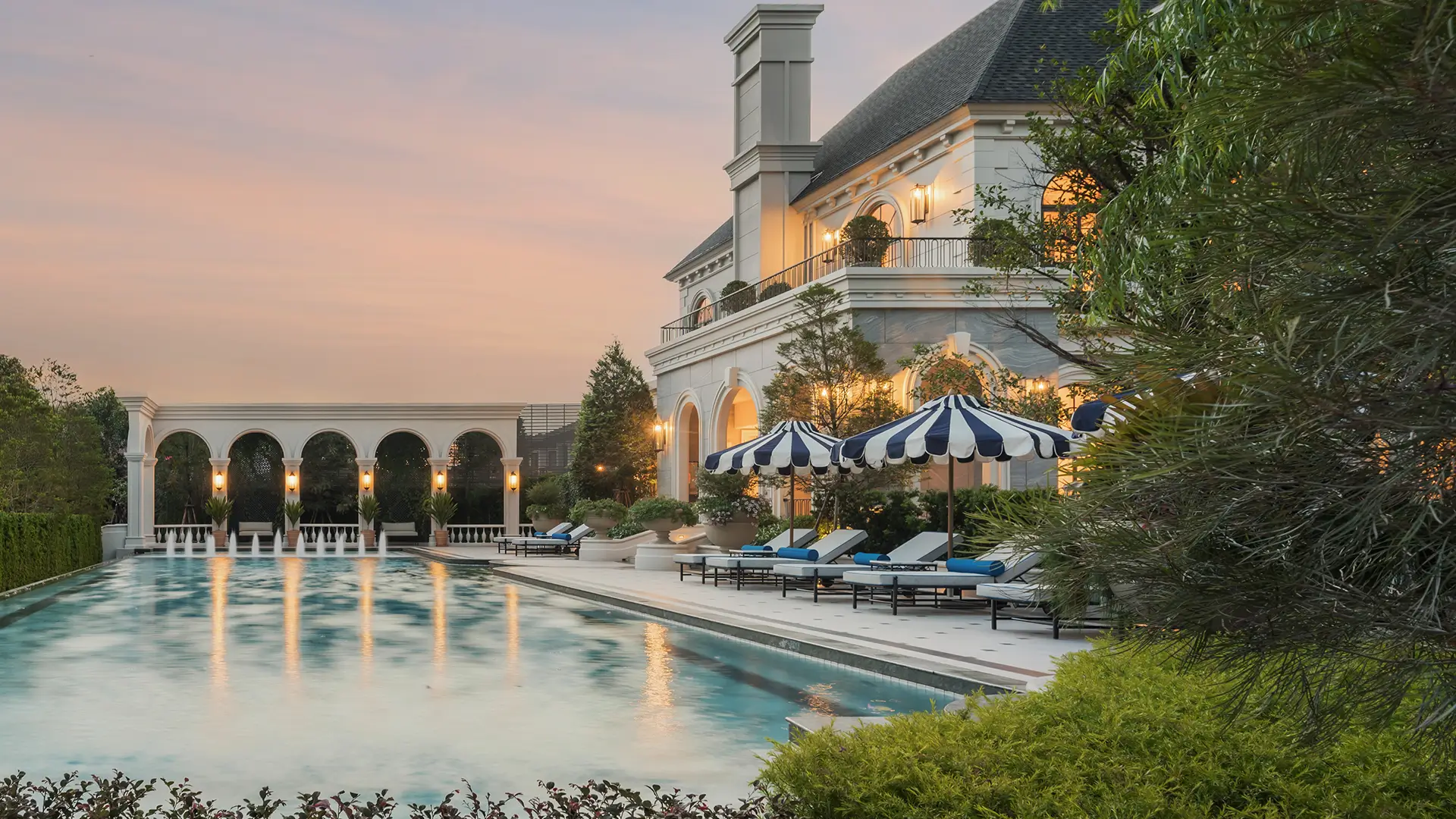 Swimming Pool & Jacuzzi