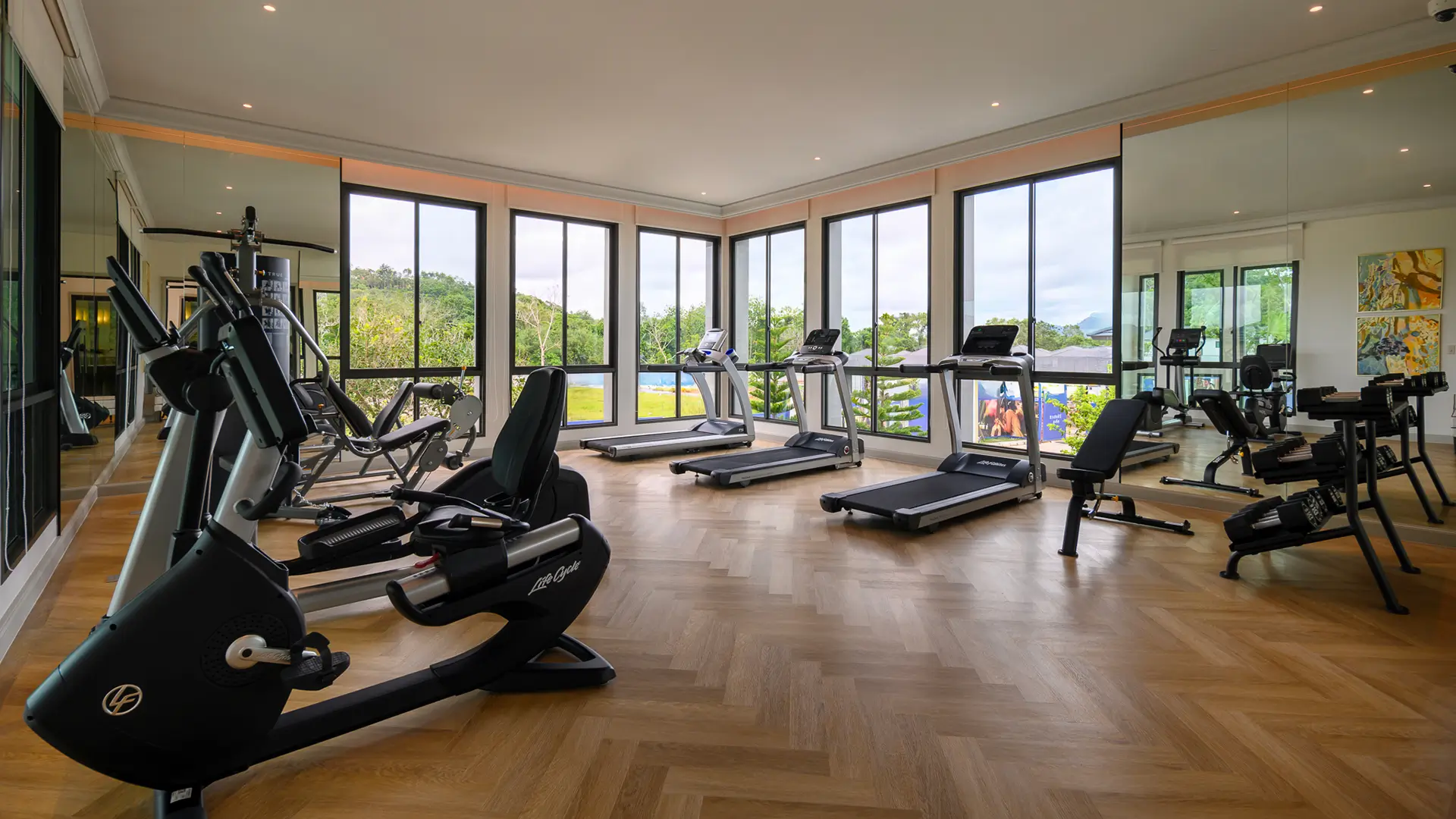 FITNESS ROOM
